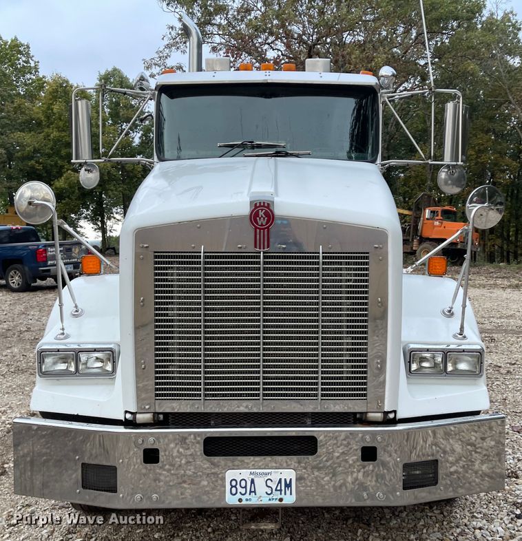 image for item IK9550 2005 Kenworth T800  semi truck