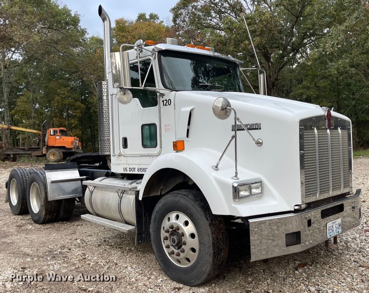 image for item IK9550 2005 Kenworth T800  semi truck
