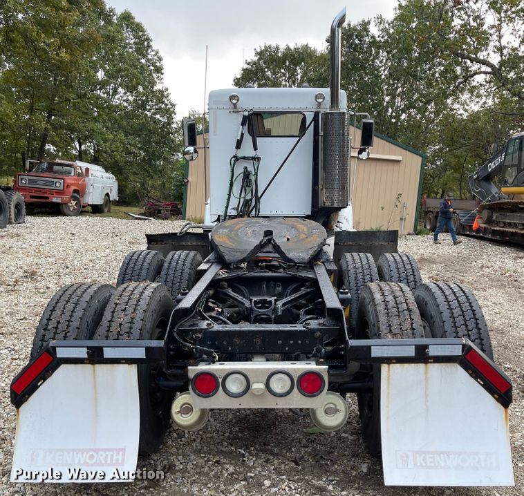 image for item IK9550 2005 Kenworth T800  semi truck