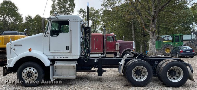 image for item IK9550 2005 Kenworth T800  semi truck
