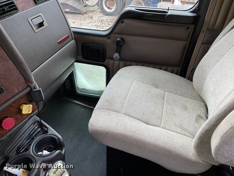 image for item IK9550 2005 Kenworth T800  semi truck