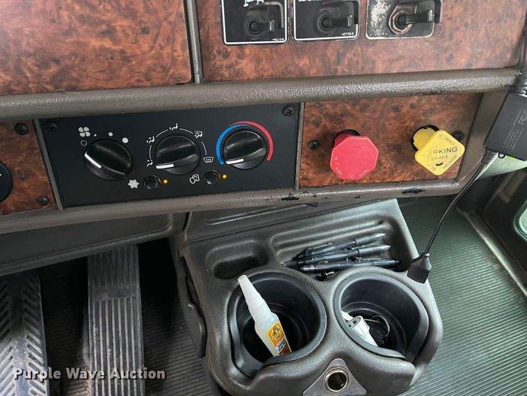 image for item IK9550 2005 Kenworth T800  semi truck