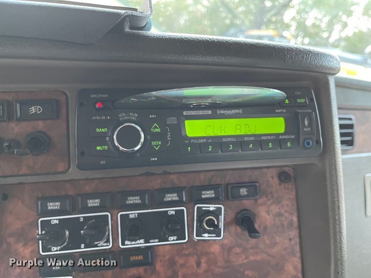 image for item IK9550 2005 Kenworth T800  semi truck