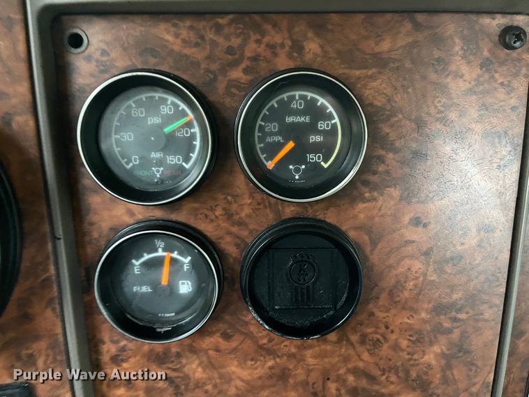 image for item IK9550 2005 Kenworth T800  semi truck