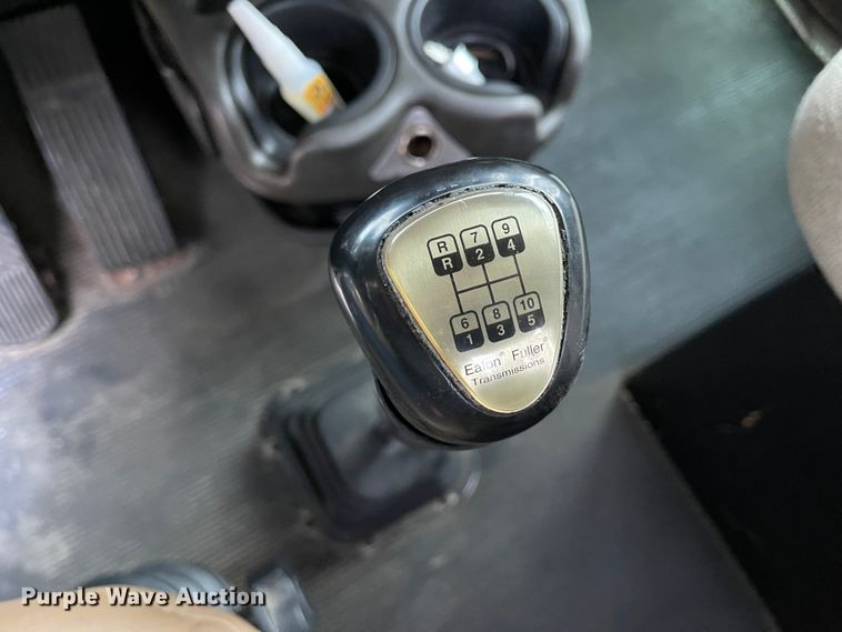 image for item IK9550 2005 Kenworth T800  semi truck