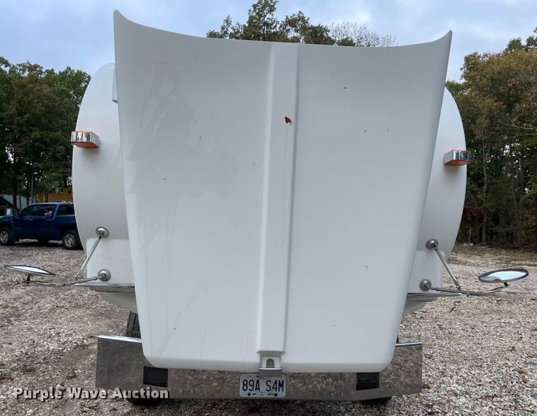 image for item IK9550 2005 Kenworth T800  semi truck