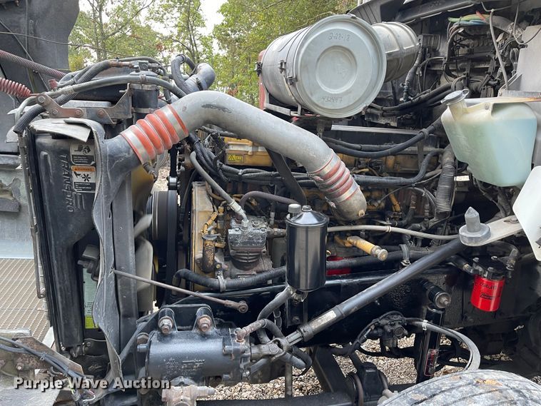 image for item IK9550 2005 Kenworth T800  semi truck