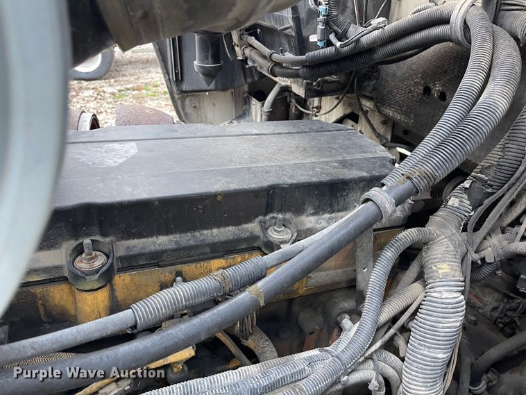 image for item IK9550 2005 Kenworth T800  semi truck