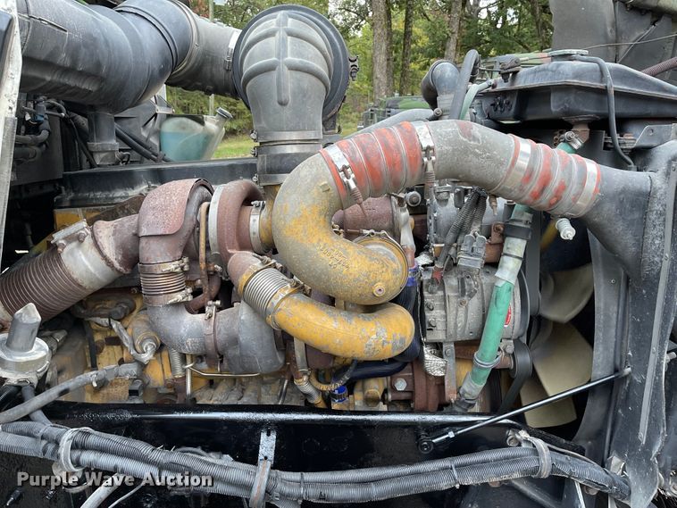 image for item IK9550 2005 Kenworth T800  semi truck