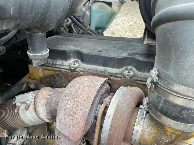 image for item IK9550 2005 Kenworth T800  semi truck