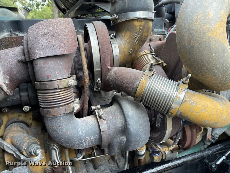 image for item IK9550 2005 Kenworth T800  semi truck