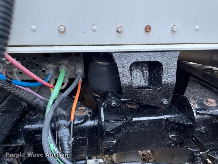 image for item IK9550 2005 Kenworth T800  semi truck