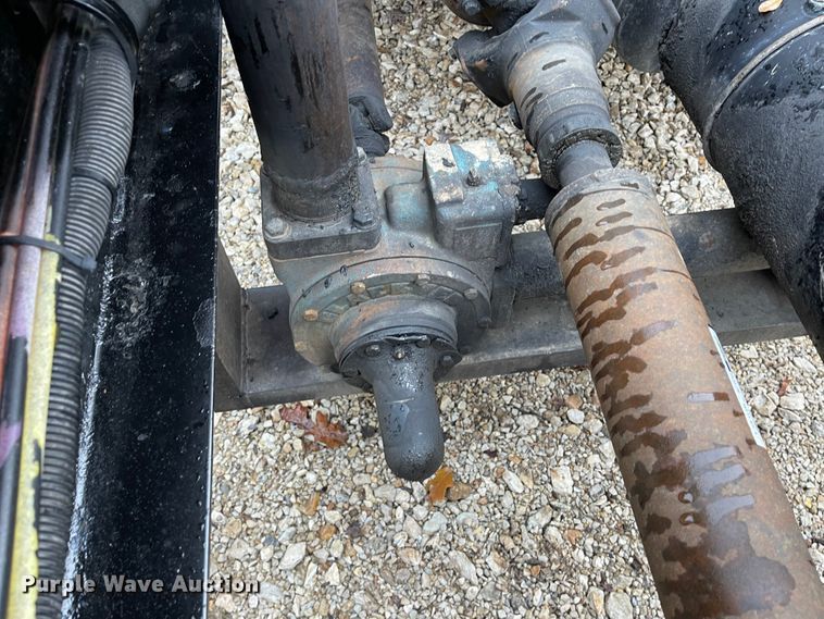 image for item IK9550 2005 Kenworth T800  semi truck