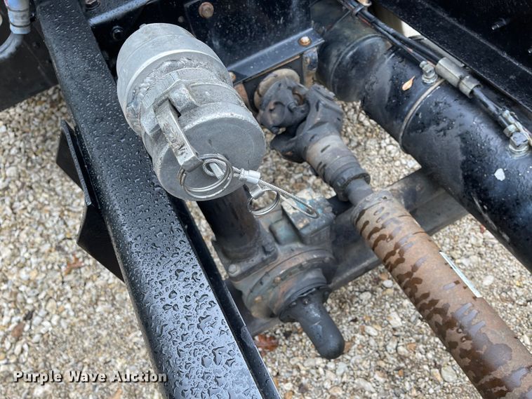 image for item IK9550 2005 Kenworth T800  semi truck