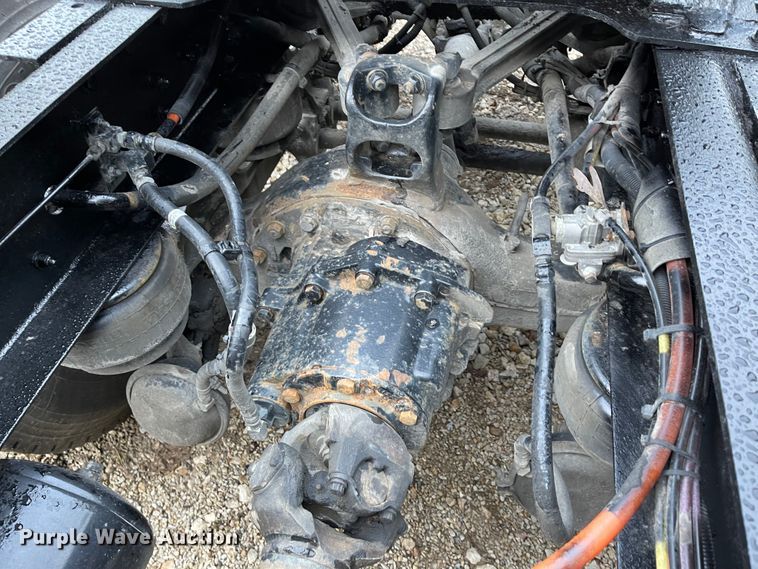 image for item IK9550 2005 Kenworth T800  semi truck