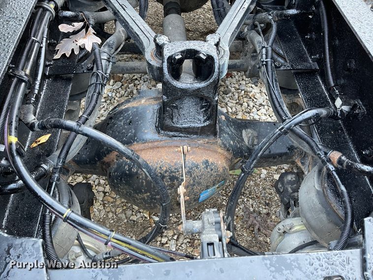 image for item IK9550 2005 Kenworth T800  semi truck