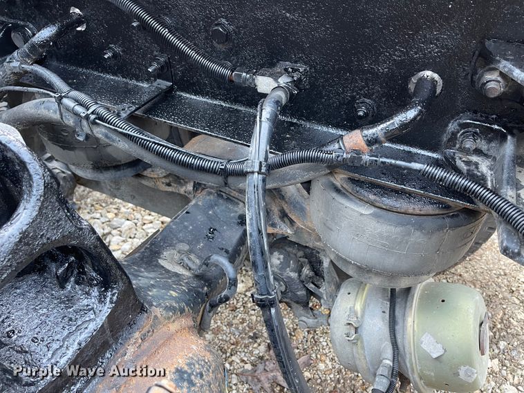 image for item IK9550 2005 Kenworth T800  semi truck