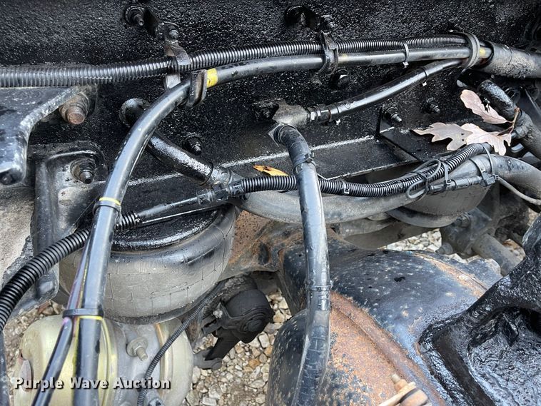 image for item IK9550 2005 Kenworth T800  semi truck