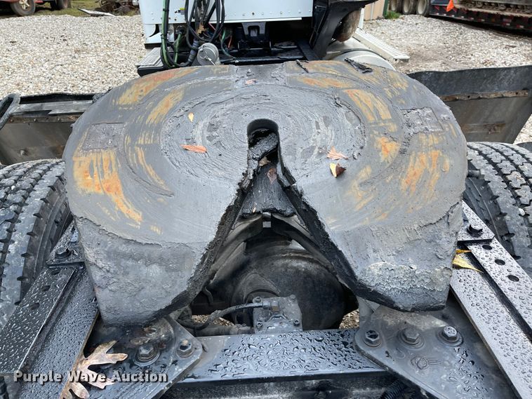 image for item IK9550 2005 Kenworth T800  semi truck