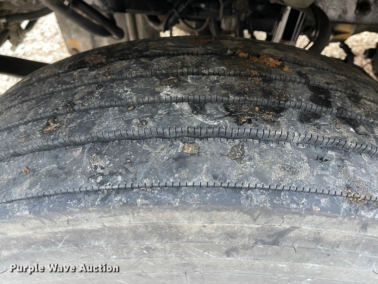 image for item IK9550 2005 Kenworth T800  semi truck