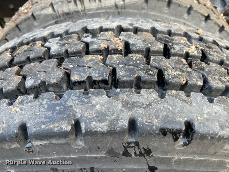 image for item IK9550 2005 Kenworth T800  semi truck