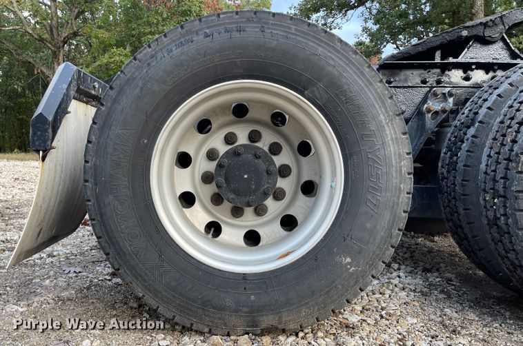 image for item IK9550 2005 Kenworth T800  semi truck