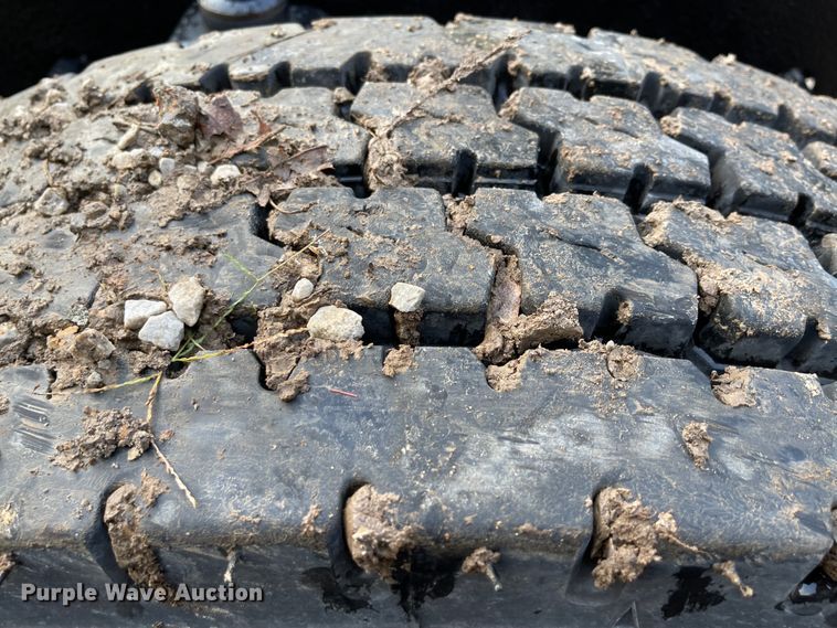 image for item IK9550 2005 Kenworth T800  semi truck