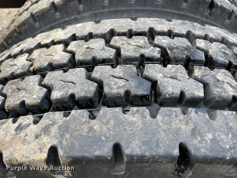 image for item IK9550 2005 Kenworth T800  semi truck