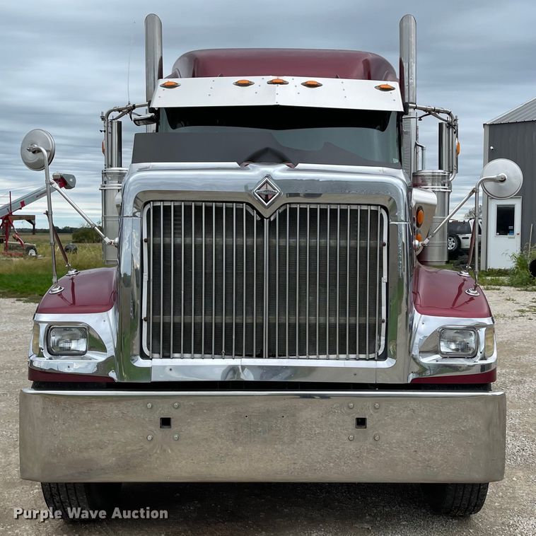 image for item IK9551 2008 International 9900ix  semi truck