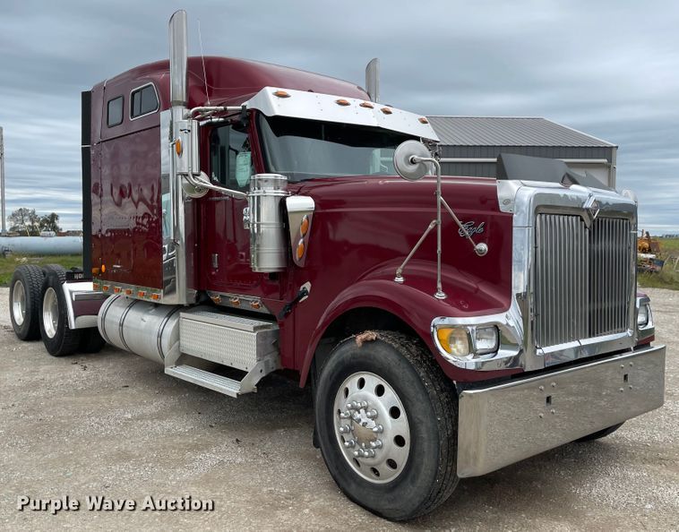 image for item IK9551 2008 International 9900ix  semi truck