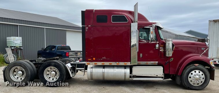 image for item IK9551 2008 International 9900ix  semi truck