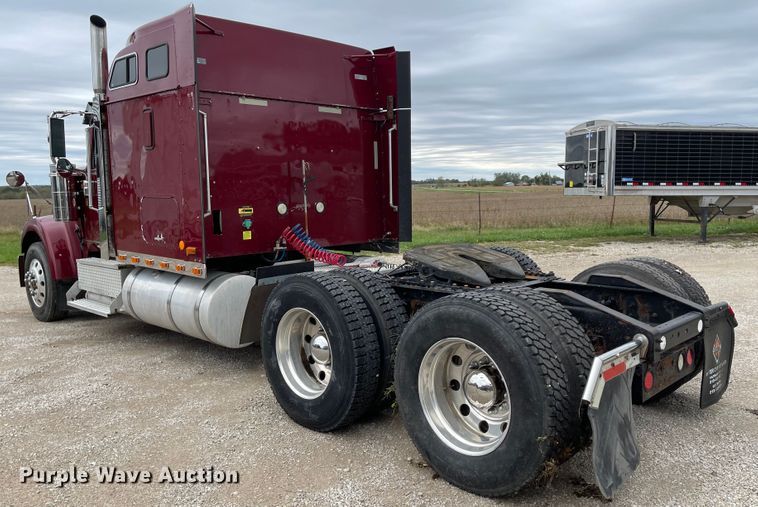 image for item IK9551 2008 International 9900ix  semi truck