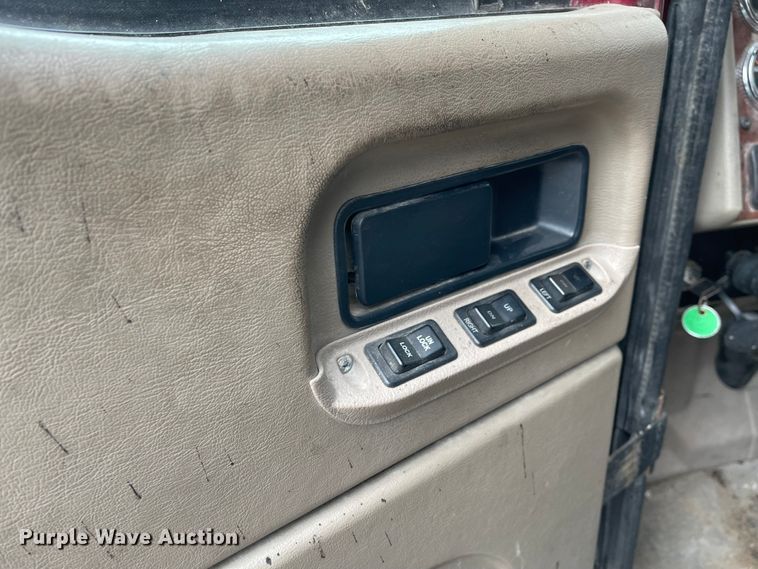 image for item IK9551 2008 International 9900ix  semi truck