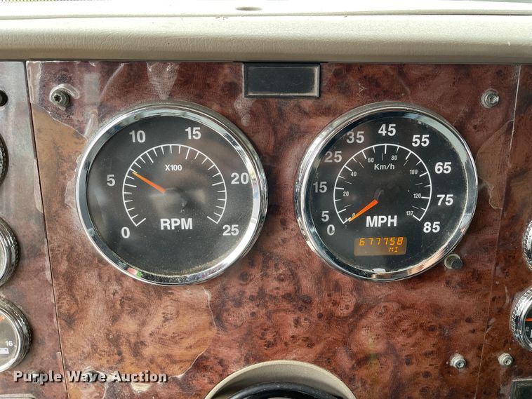 image for item IK9551 2008 International 9900ix  semi truck