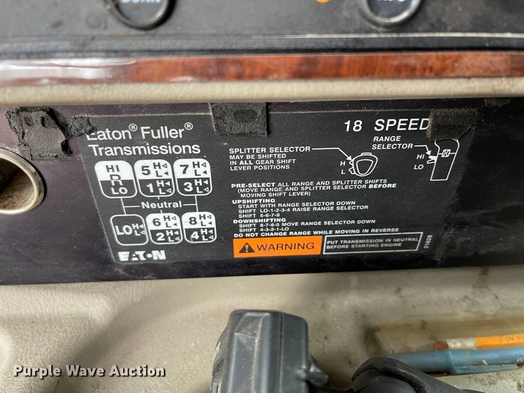 image for item IK9551 2008 International 9900ix  semi truck