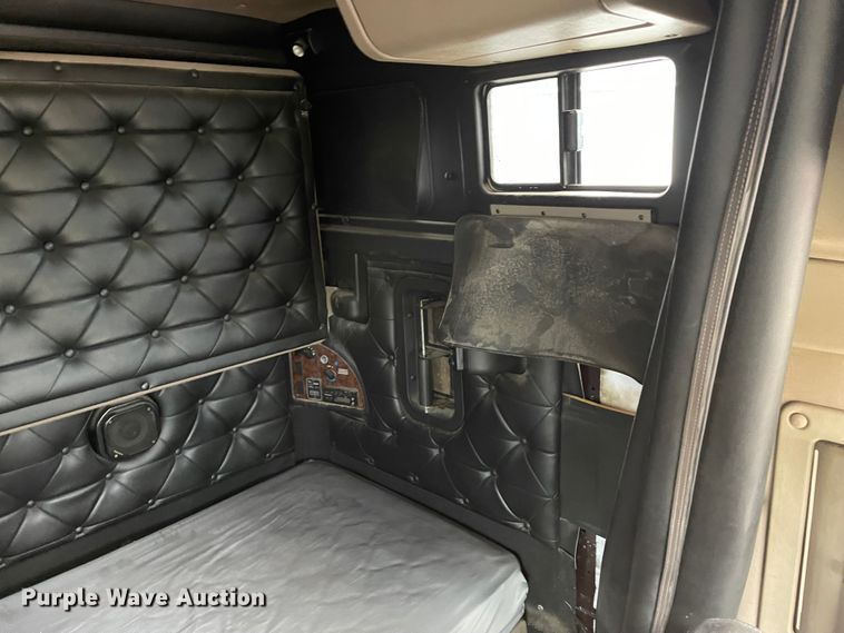 image for item IK9551 2008 International 9900ix  semi truck