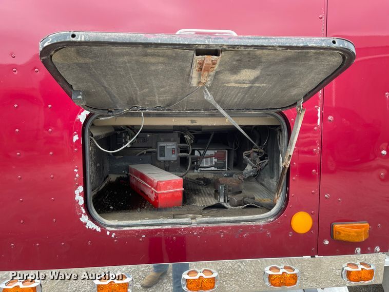 image for item IK9551 2008 International 9900ix  semi truck