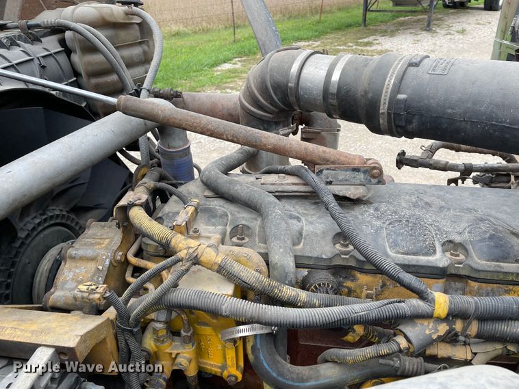 image for item IK9551 2008 International 9900ix  semi truck