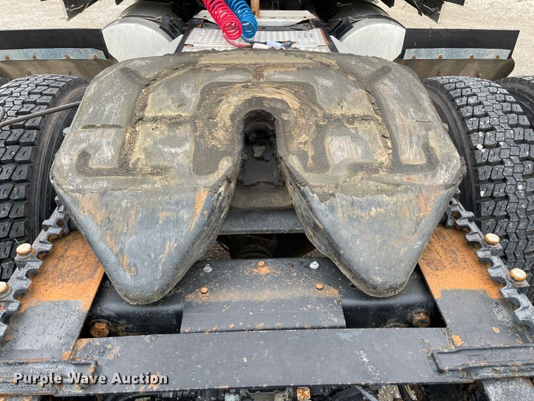 image for item IK9551 2008 International 9900ix  semi truck