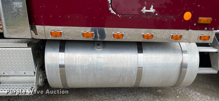 image for item IK9551 2008 International 9900ix  semi truck