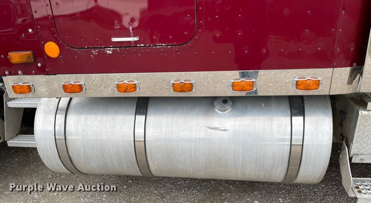 image for item IK9551 2008 International 9900ix  semi truck