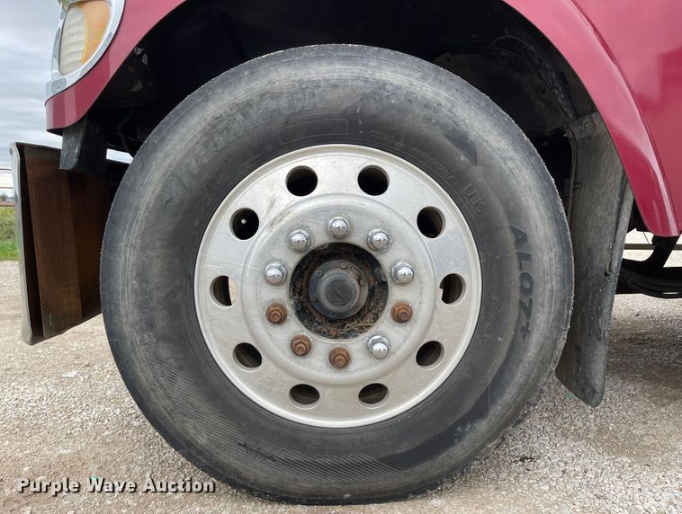 image for item IK9551 2008 International 9900ix  semi truck