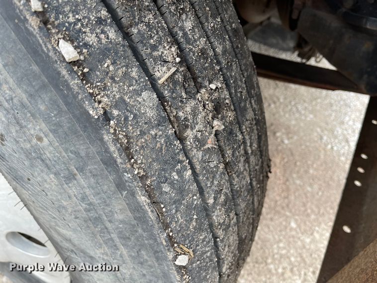 image for item IK9551 2008 International 9900ix  semi truck