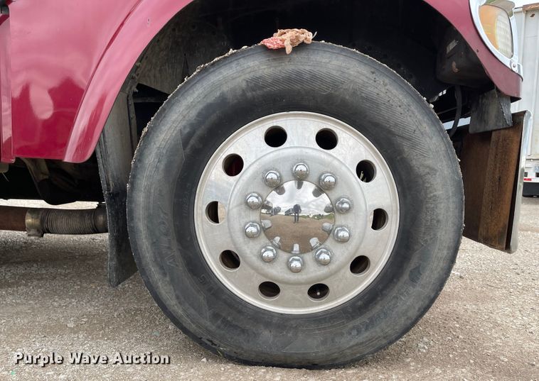 image for item IK9551 2008 International 9900ix  semi truck