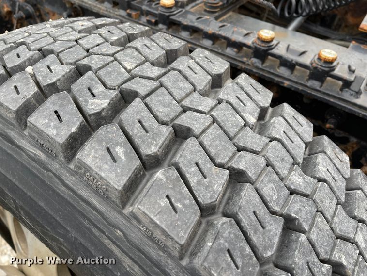 image for item IK9551 2008 International 9900ix  semi truck