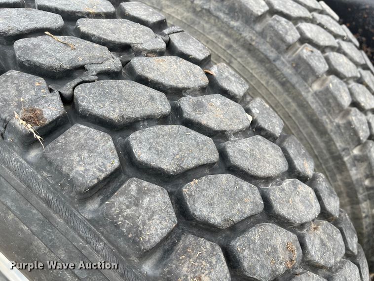 image for item IK9551 2008 International 9900ix  semi truck