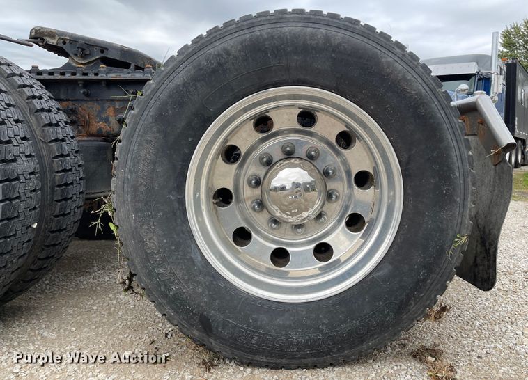 image for item IK9551 2008 International 9900ix  semi truck