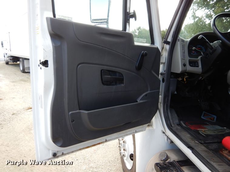 image for item JI9407 2013 International 4300  box truck