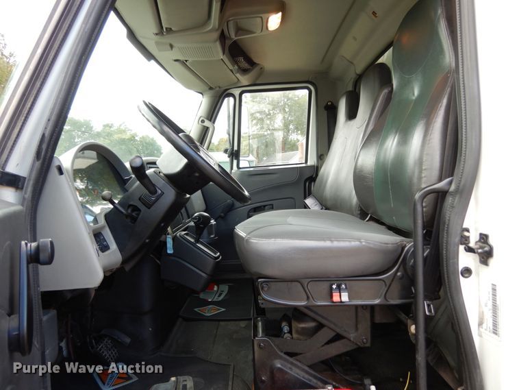 image for item JI9407 2013 International 4300  box truck