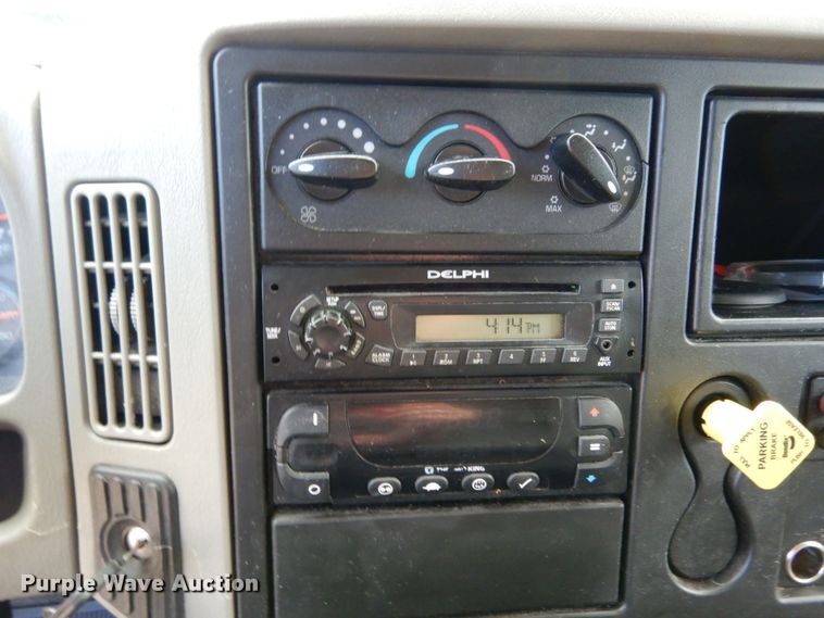 image for item JI9407 2013 International 4300  box truck